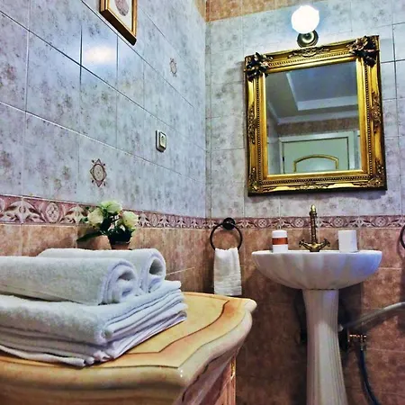 Royal House Apartman *