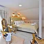 Royal House * Nea Moudhania