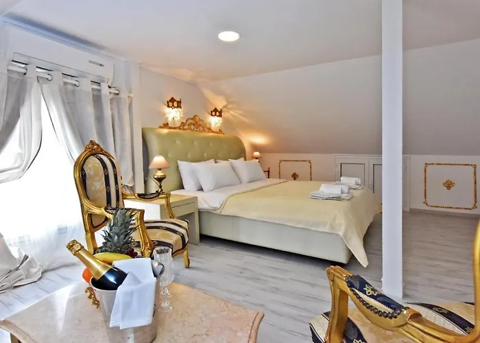 Royal House * Νέα Μουδανιά