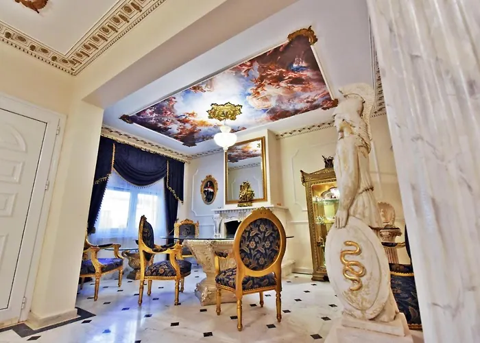 Royal House Νέα Μουδανιά