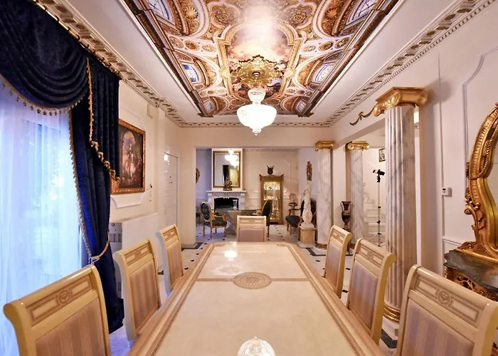 Royal House Νέα Μουδανιά
