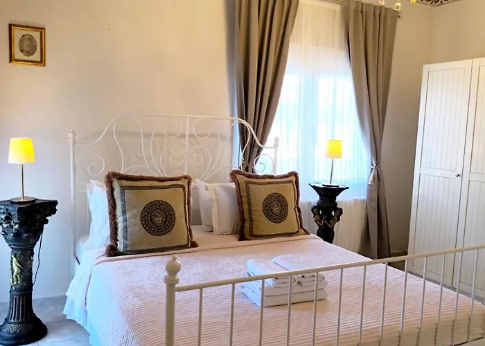Royal House Νέα Μουδανιά