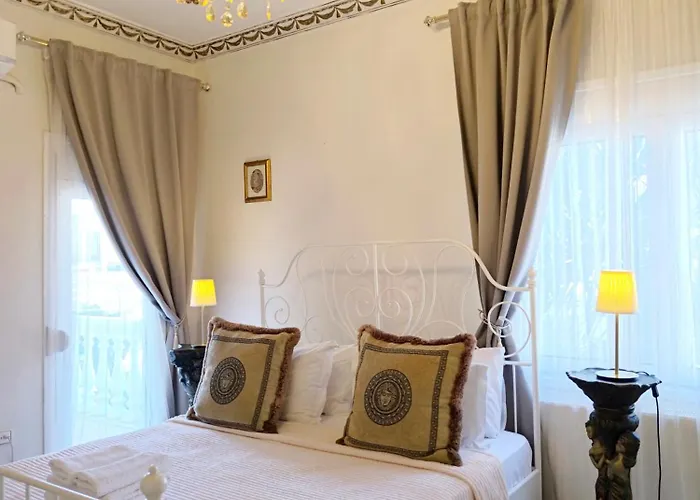 Royal House * Νέα Μουδανιά