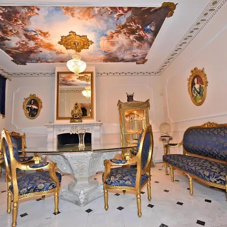 Royal House Apartment *