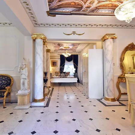 Royal House Apartment *